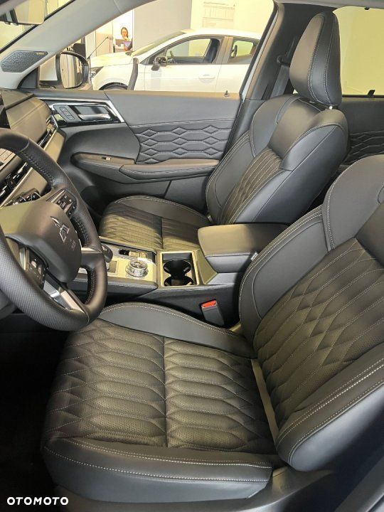 Mitsubishi Outlander - 8