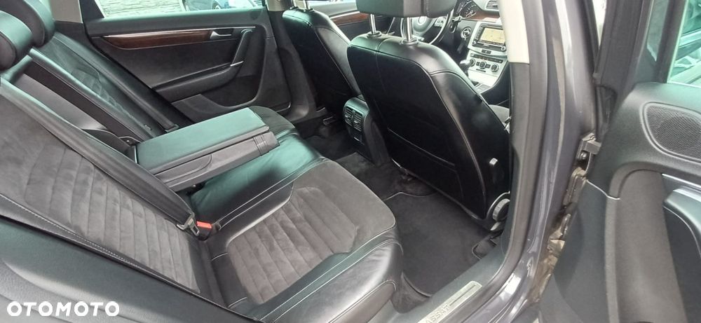 Volkswagen Passat - 16