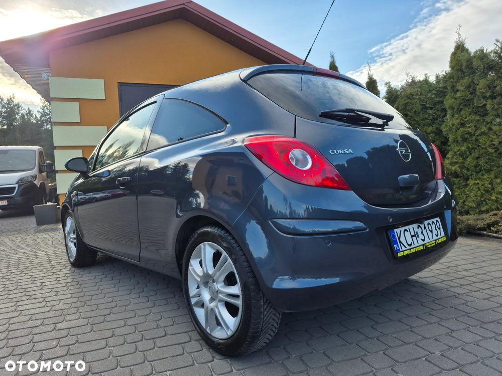 Opel Corsa 1.4 16V Cosmo - 8
