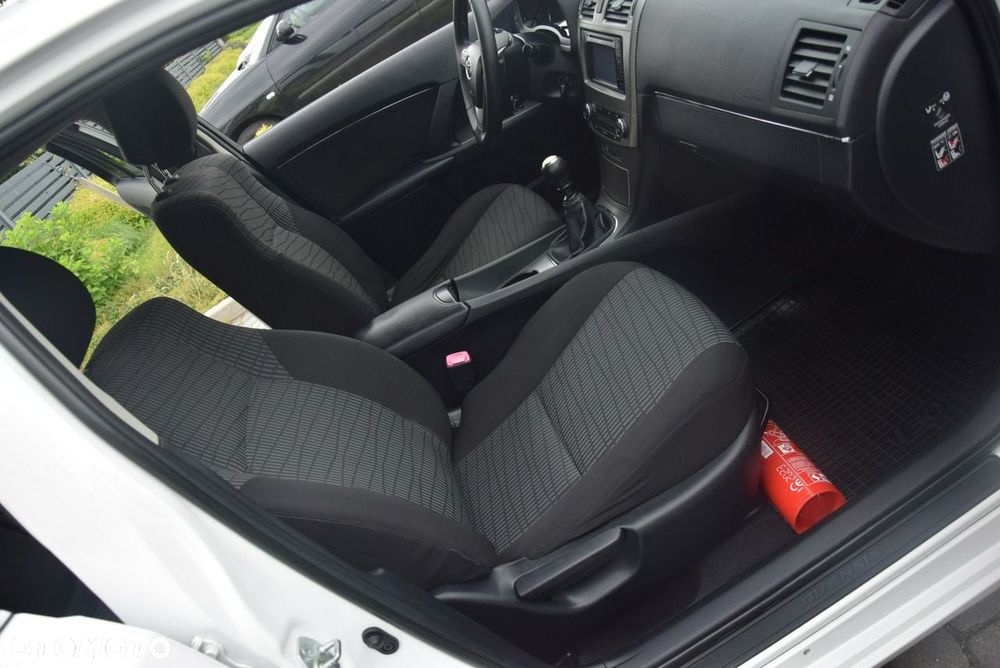 Toyota Avensis - 25