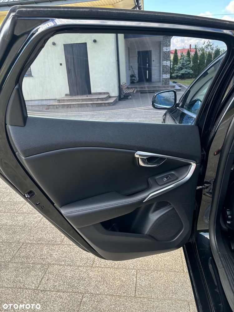 Volvo V40 D2 R Design - 14