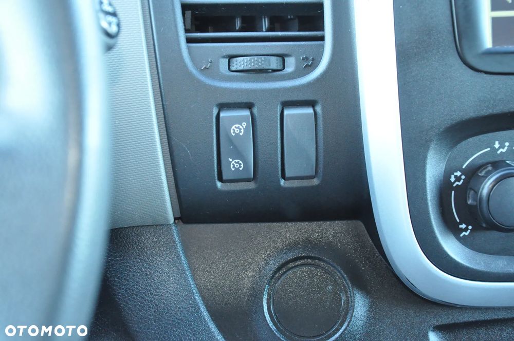 Renault TRAFFIC - 12