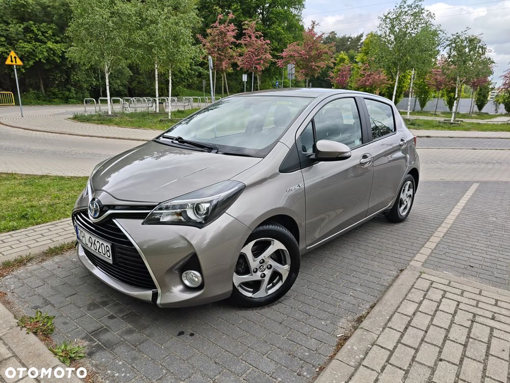 Toyota Yaris Hybrid 100 Premium EU6 - 1