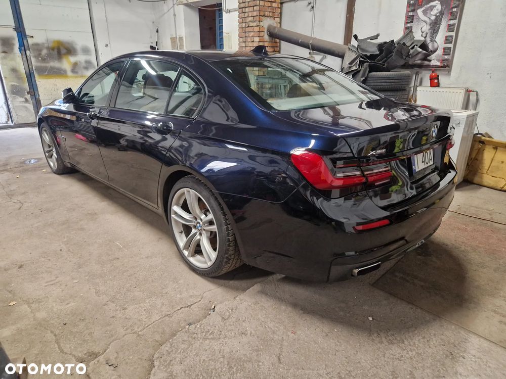 BMW Seria 7 740Li - 28