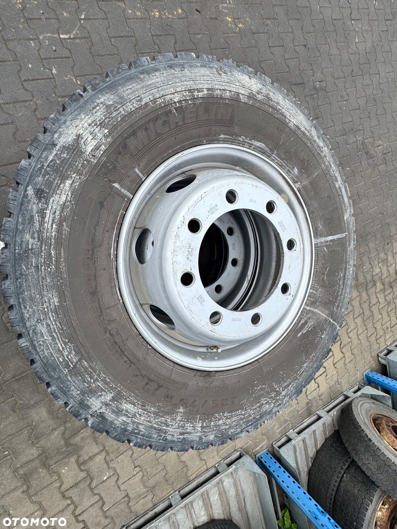 Komplet 4 kół, felga, opony Michelin 285/70 R19,5 - 1