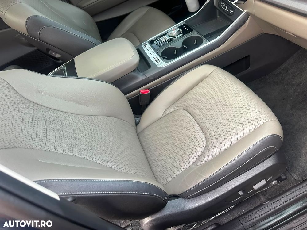 Kia Carnival - 15