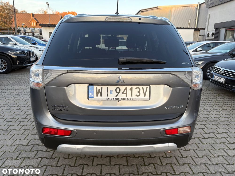 Mitsubishi Outlander 2.2 DID Intense + - 8