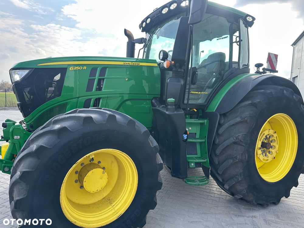 John Deere 6250 R - 12