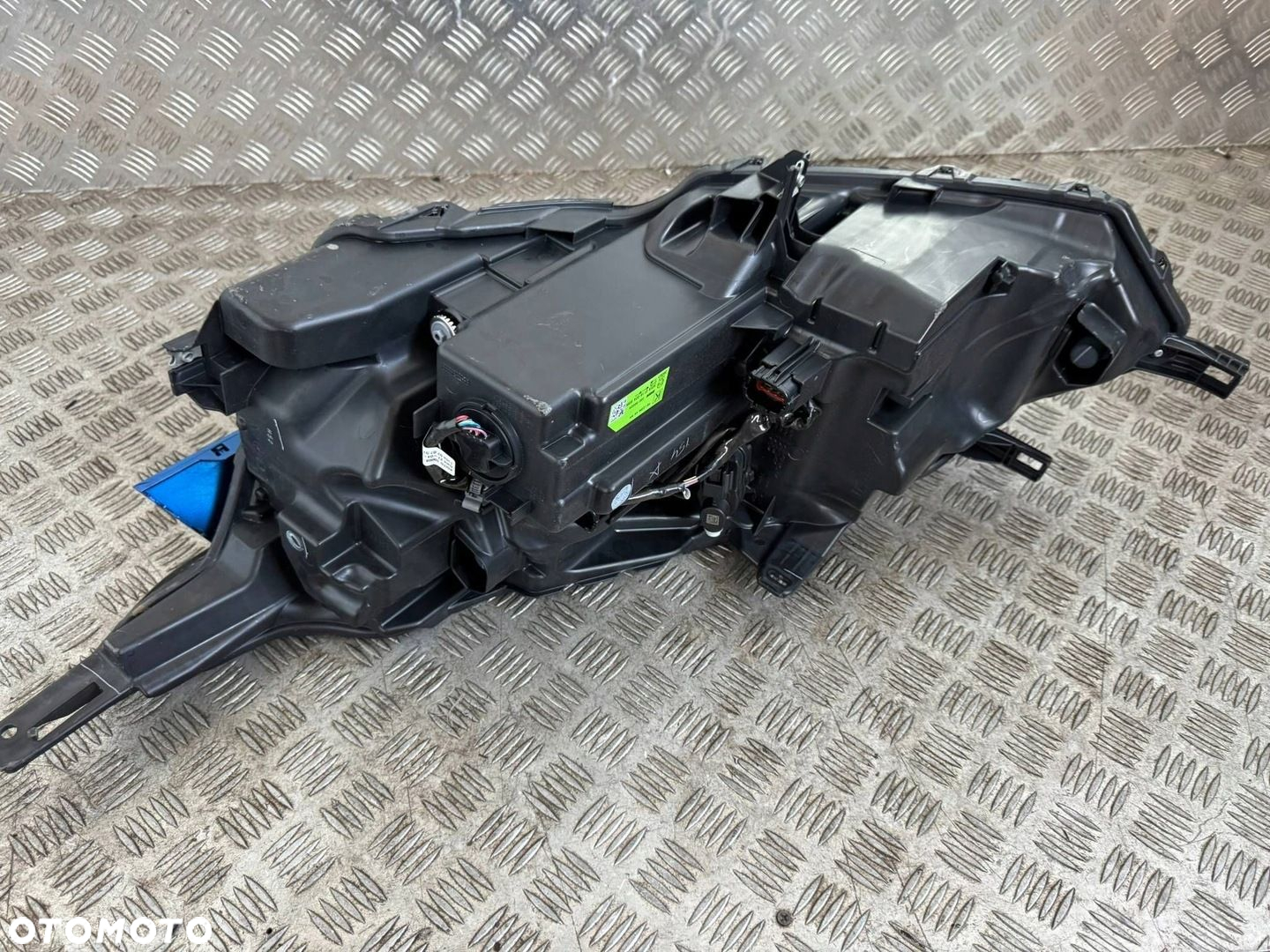 Nissan Qashqai III J12 2021-2024 Lampa przednia prawa led UK RCF - 14