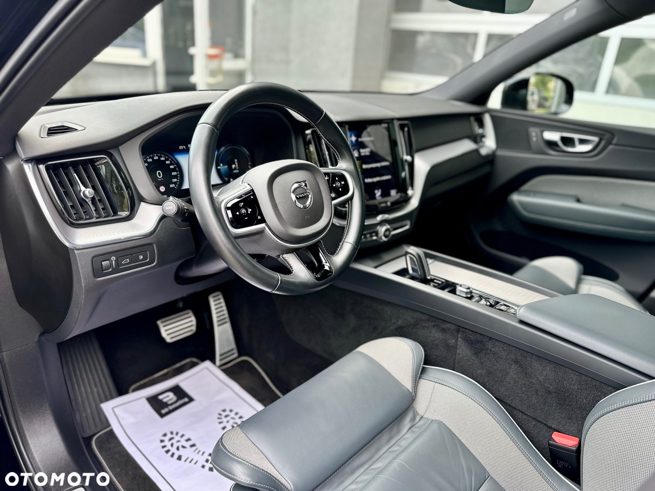 Volvo XC 60 T6 AWD Plug-In Hybrid R-Design - 14