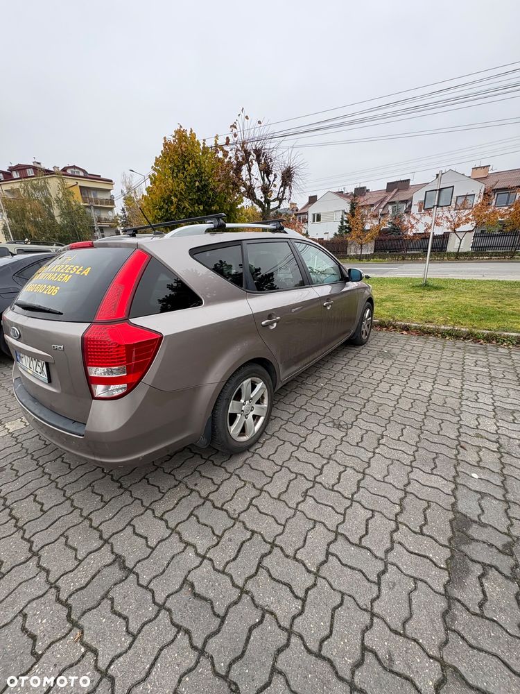 Kia Ceed 2010 photo 4