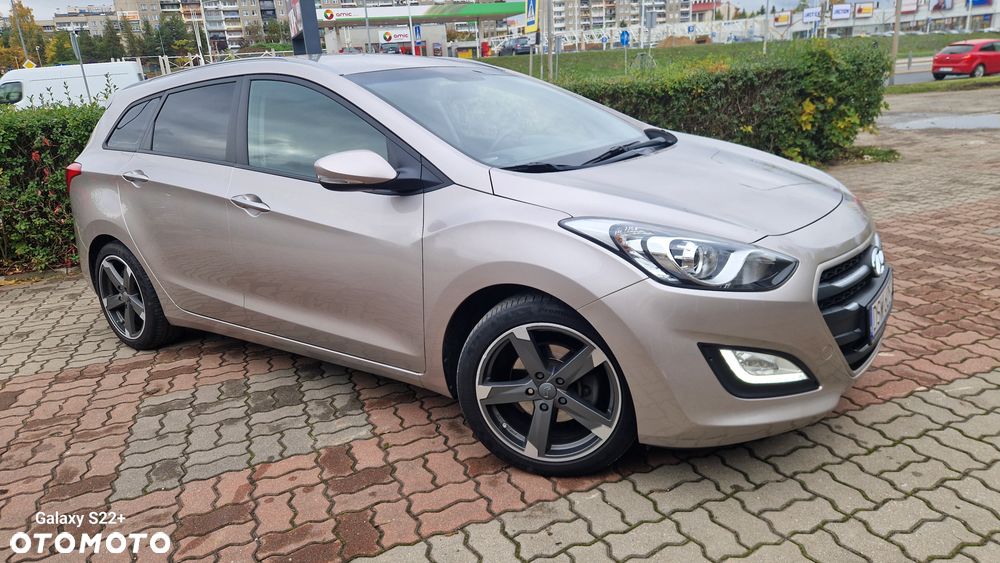 Hyundai i30 blue Kombi 1.6 CRDi Classic Navigation - 3