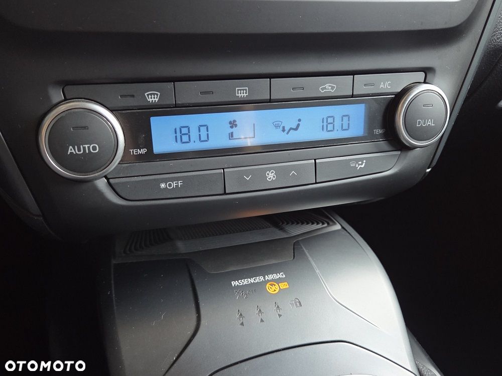 Toyota Avensis 1.8 Comfort - 21