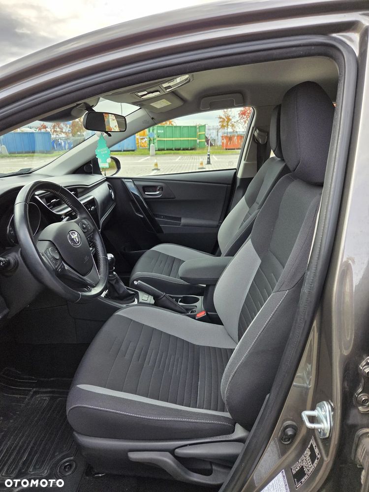 Toyota Auris - 10