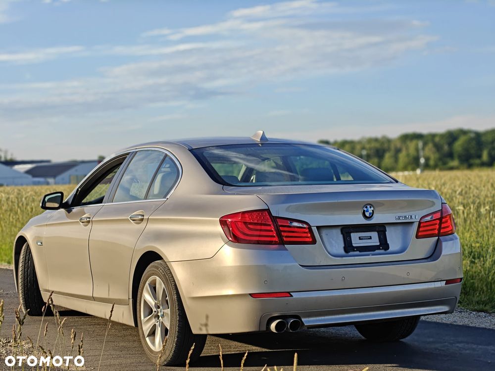 BMW Seria 5 528i Sport-Aut - 9