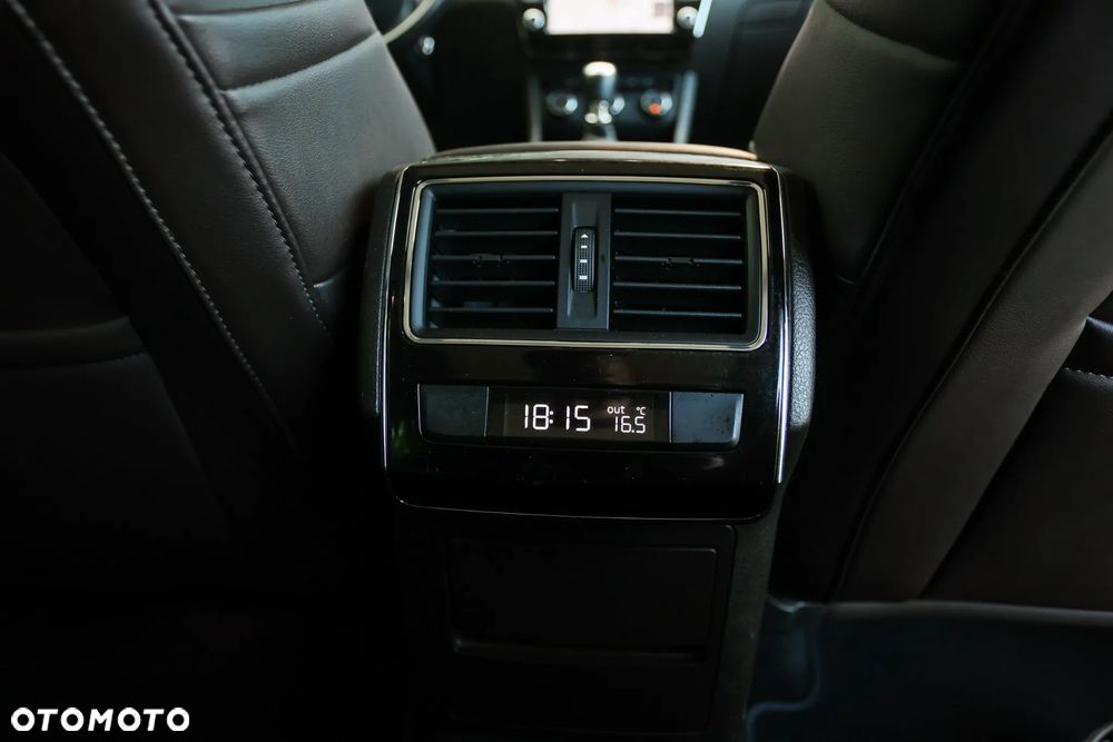 Skoda Superb 2.0 TDI 4x4 L&K DSG - 23