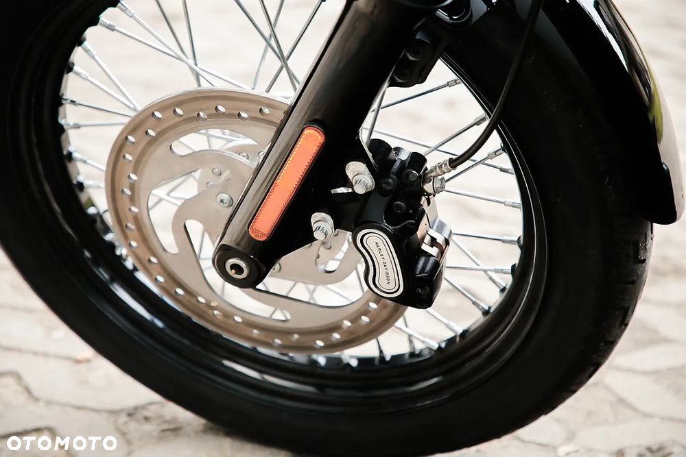 Harley-Davidson Softail Street Bob - 11