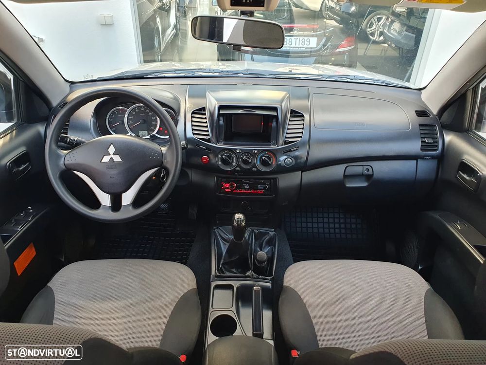 Mitsubishi L200 2.5 DI-D CD Invite AC CC 4WD - 30