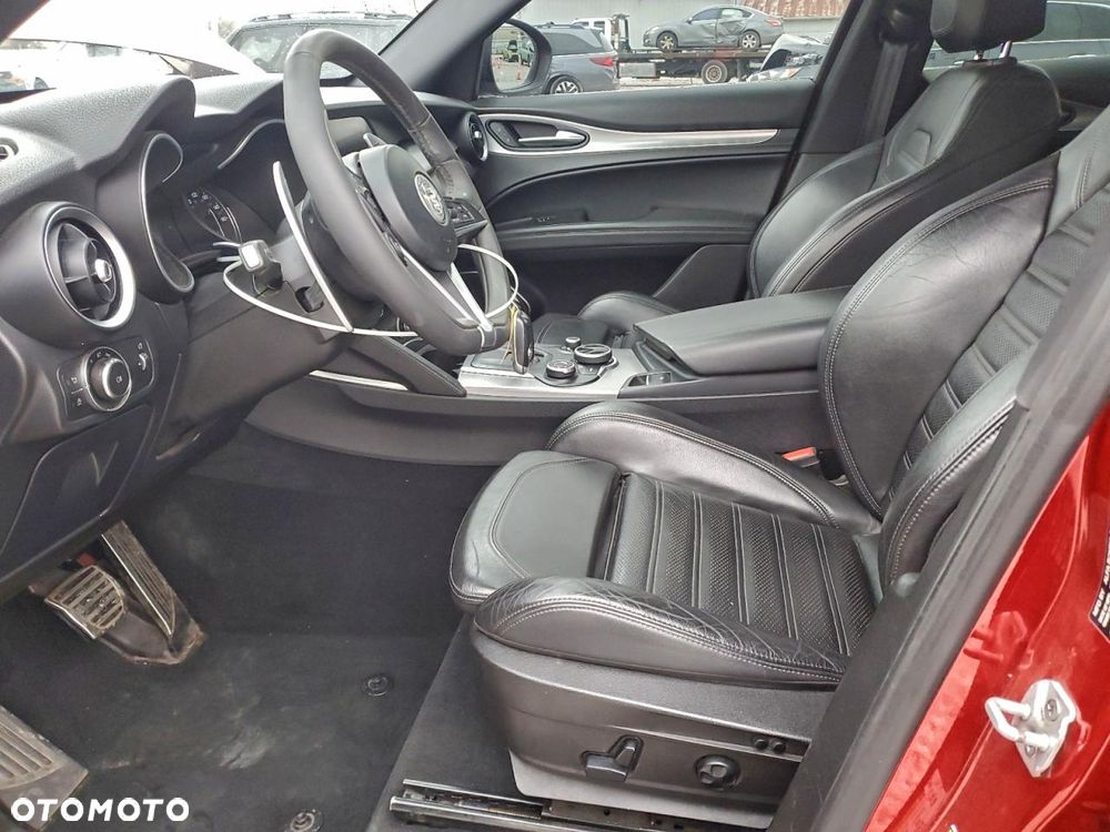 Alfa Romeo Stelvio - 7