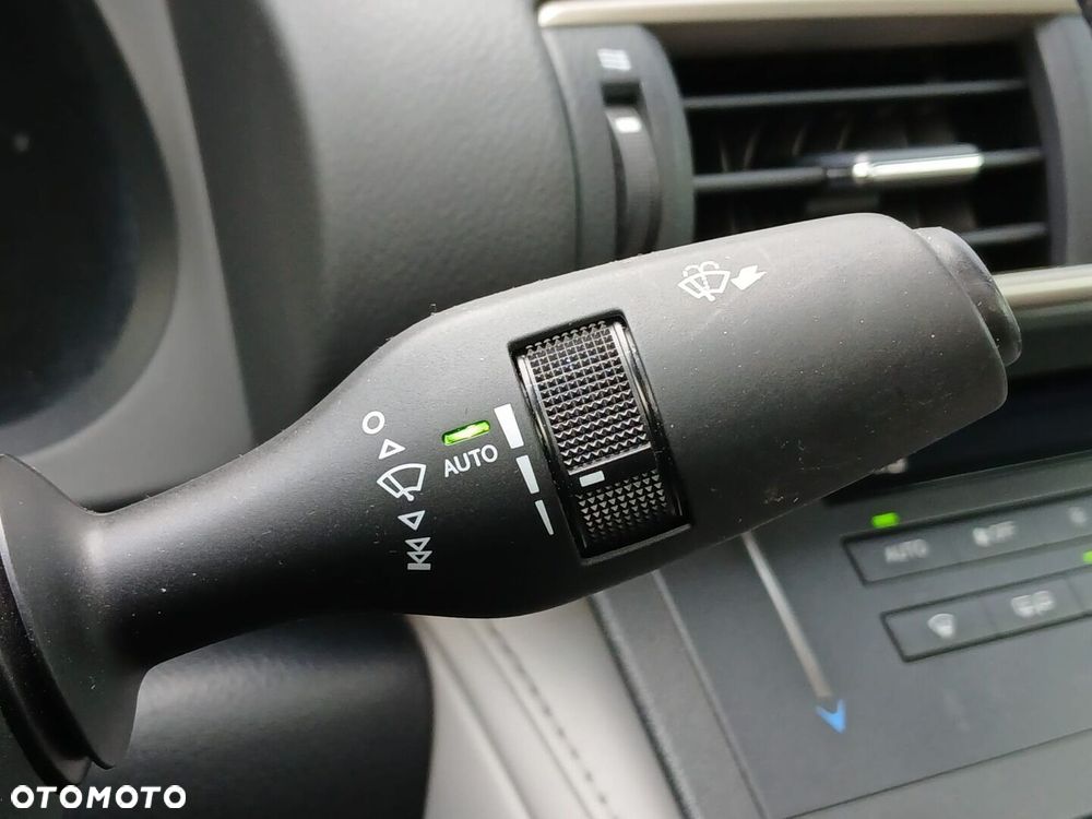 Lexus RC 200t / 300 F Sport - 34