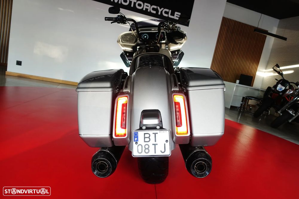 Harley-Davidson Road Glide CVO - 17