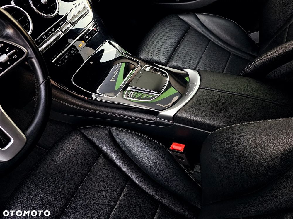 Mercedes-Benz GLC 200 4Matic 9G-TRONIC Exclusive - 27