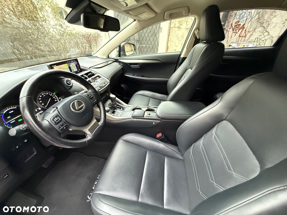 Lexus NX 300h Prestige AWD - 24