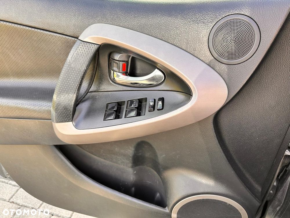 Toyota RAV4 2.2 D-4D X - 13