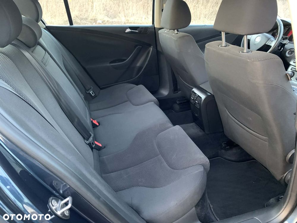 Volkswagen Passat 1.9 TDI DPF BlueMotion - 15