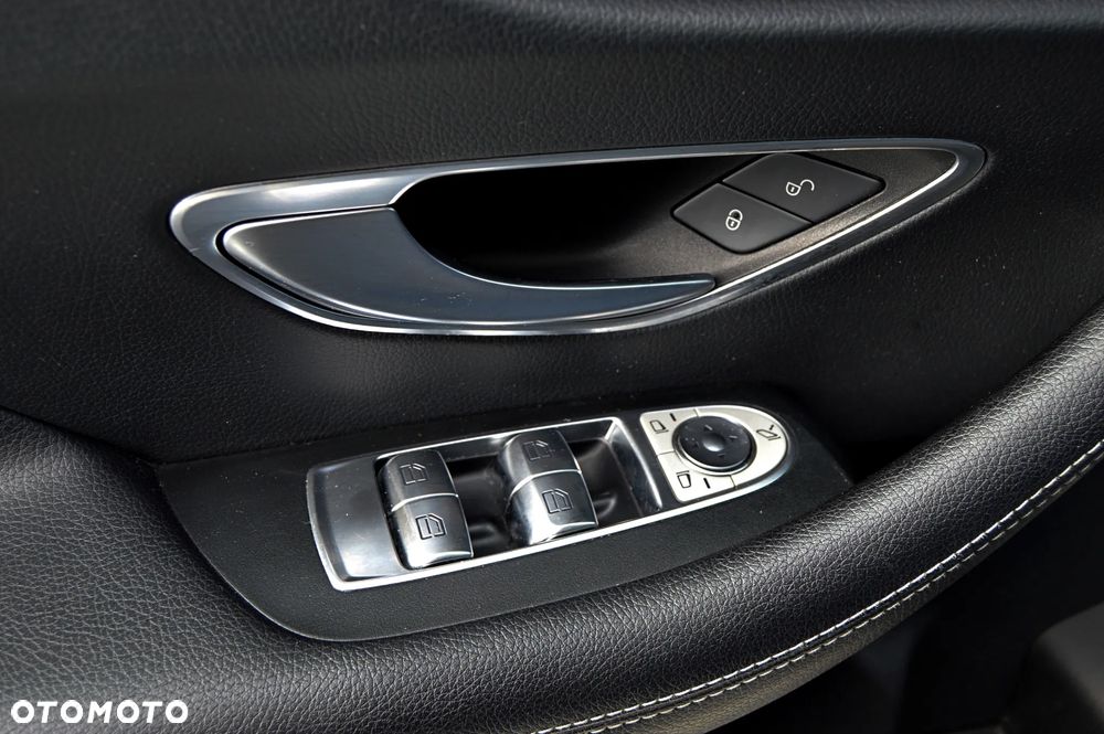 Mercedes-Benz Klasa E 220 d 4-Matic 9G-TRONIC - 26