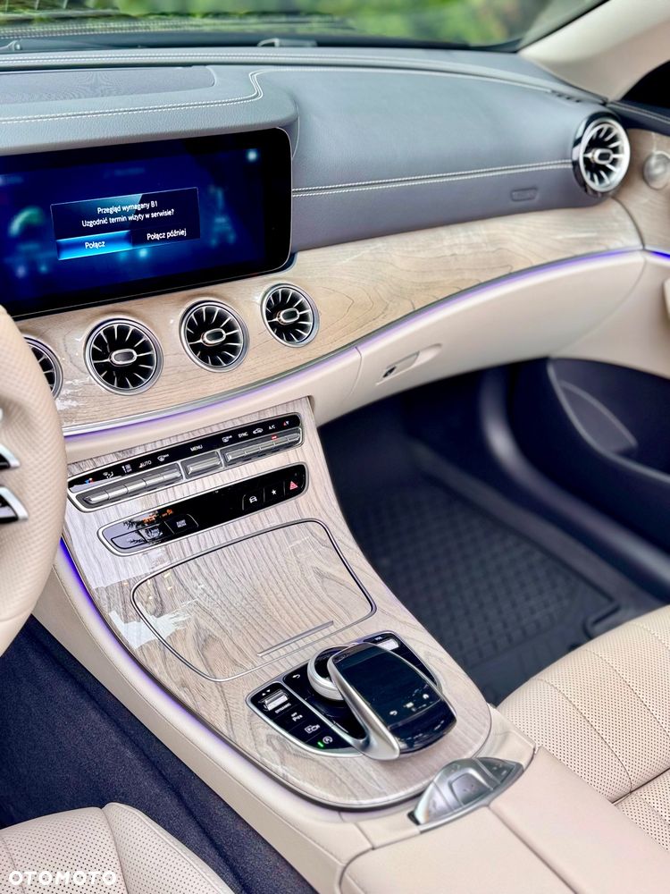 Mercedes-Benz Klasa E 200 4-Matic 9G-TRONIC - 23