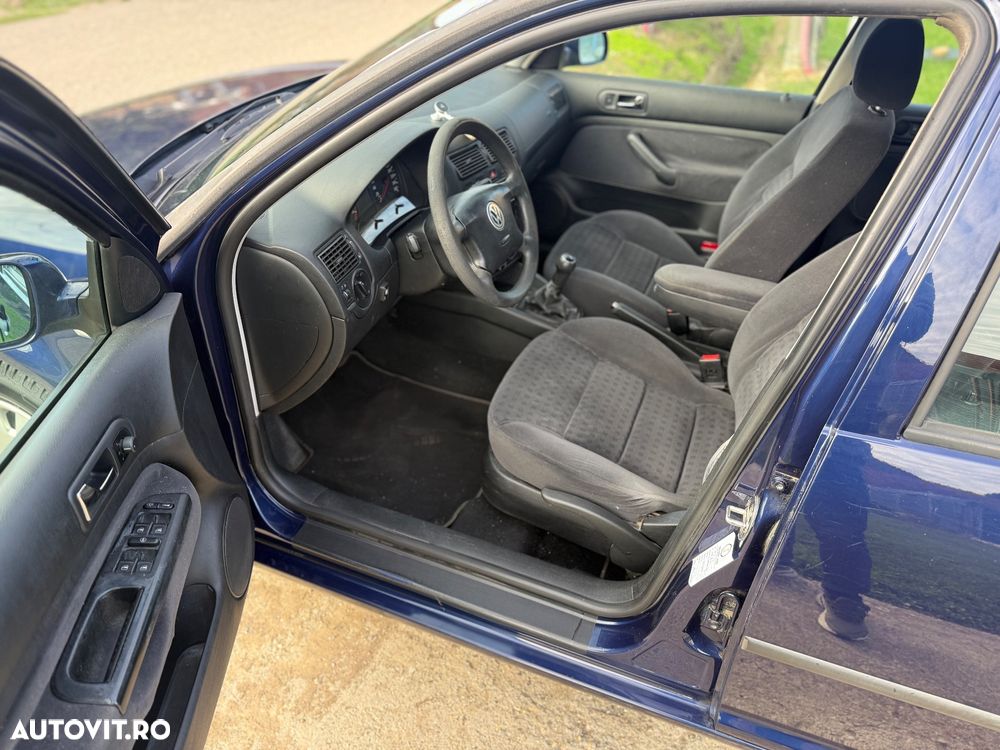 Volkswagen Golf 1.6 - 8