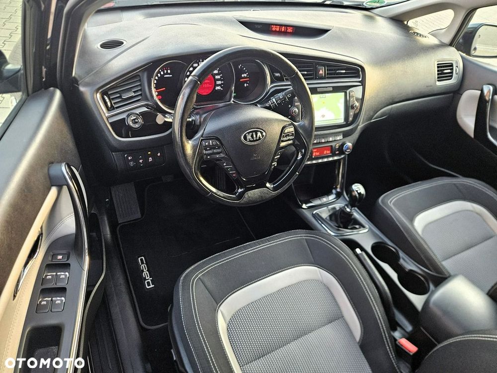 Kia Ceed 1.6 GDI ISG Dream-Team Edition - 9