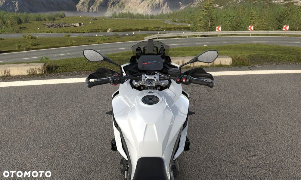 BMW XR - 9