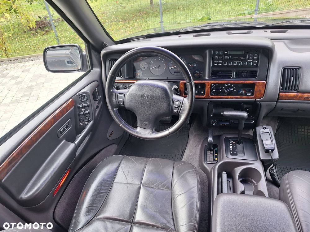 Jeep Grand Cherokee - 21