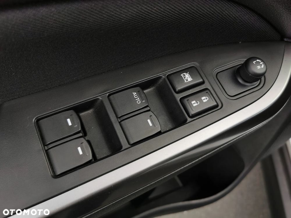 Suzuki Vitara - 12