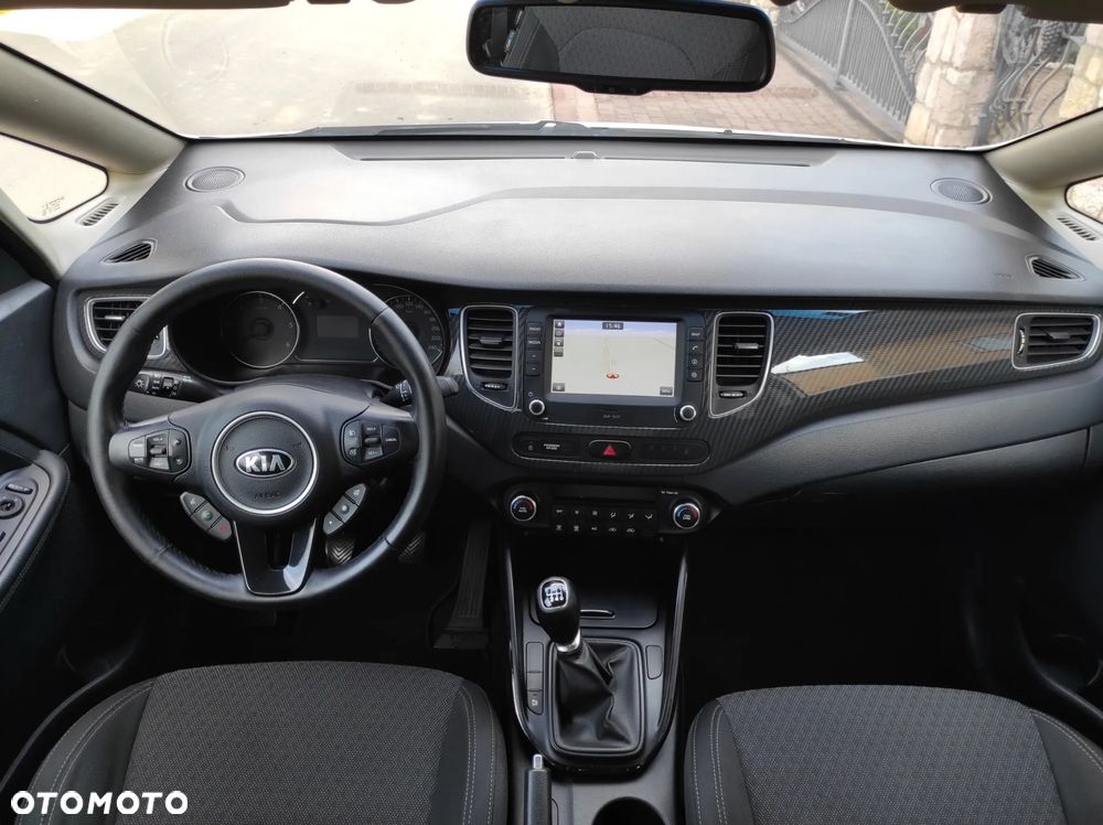 Kia Carens - 8