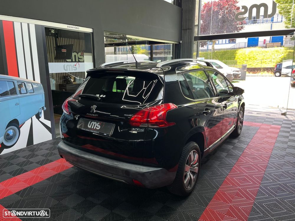 Peugeot 2008 1.2 PureTech Allure - 4