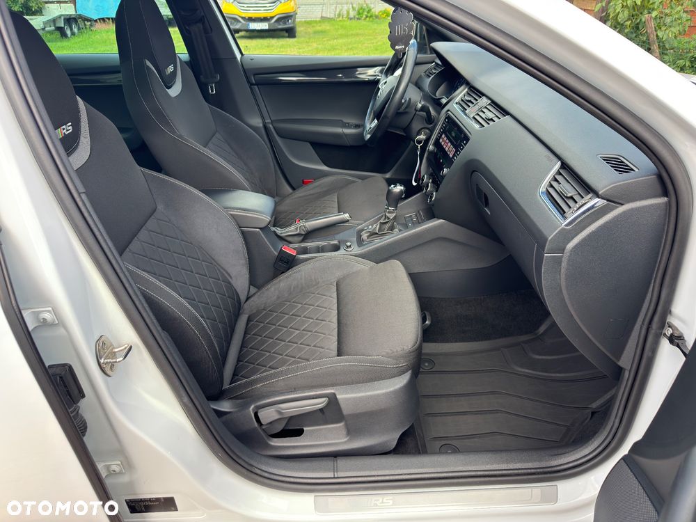 Skoda Octavia 2.0 TDI DSG RS - 27