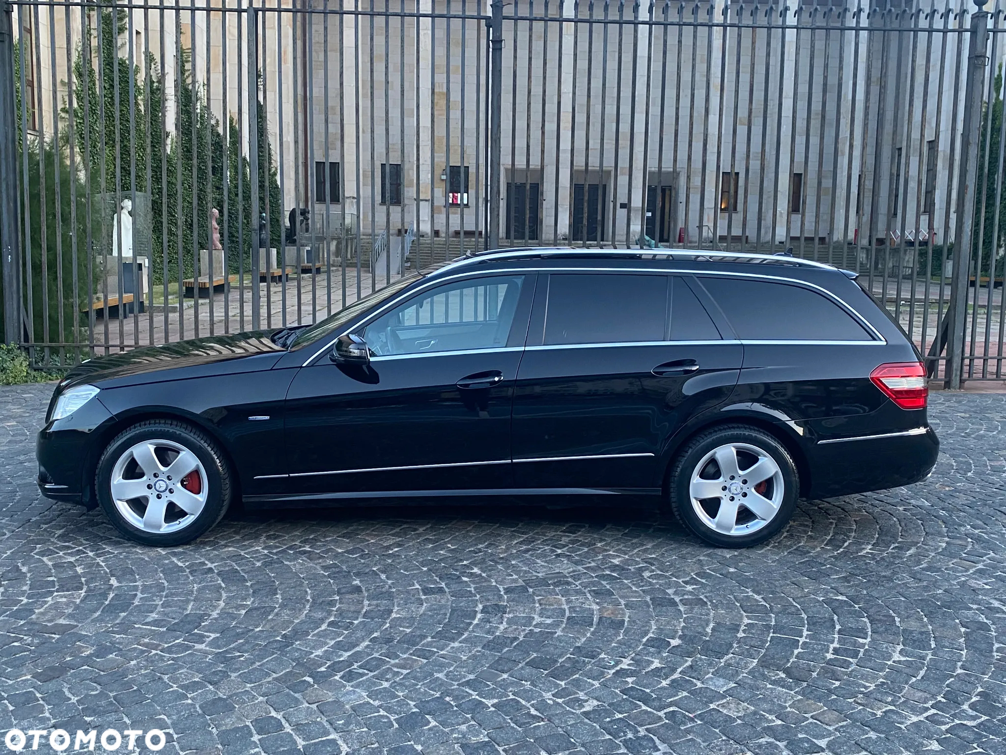 Mercedes-Benz Klasa E 250 T CGI BlueEFFICIENCY 7G-TRONIC Elegance - 2