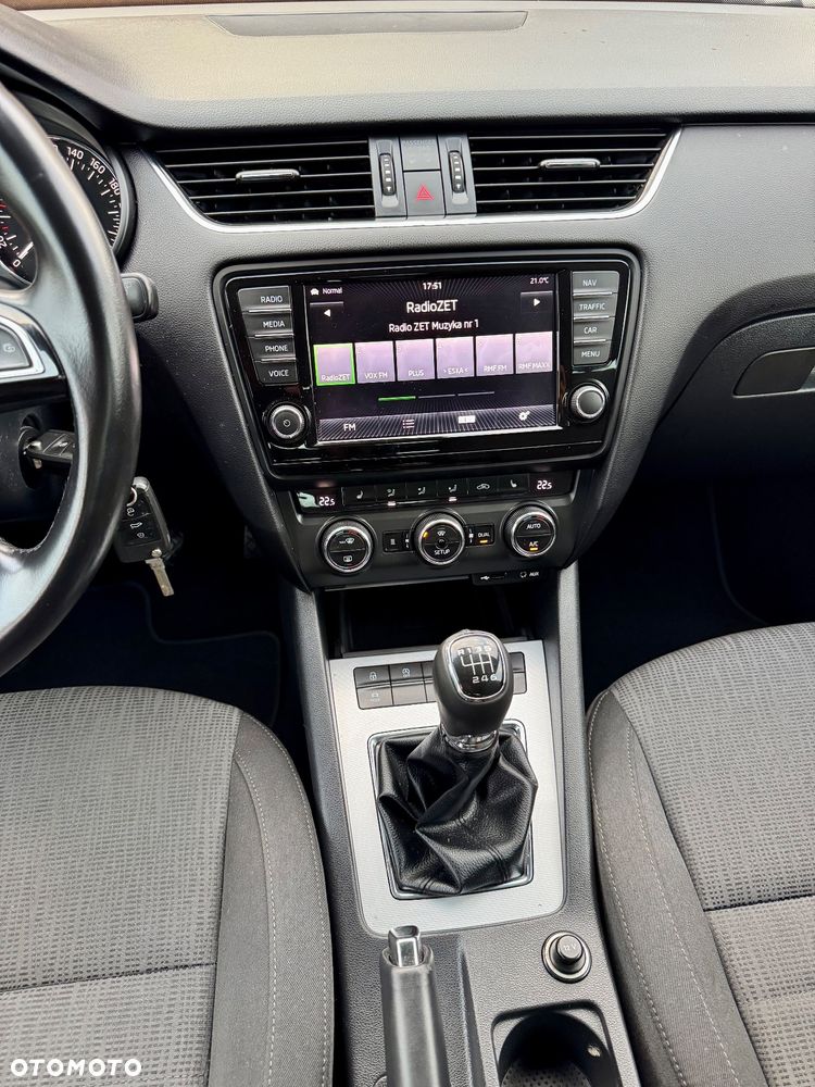Skoda Octavia Combi 2.0 TDI RS - 16