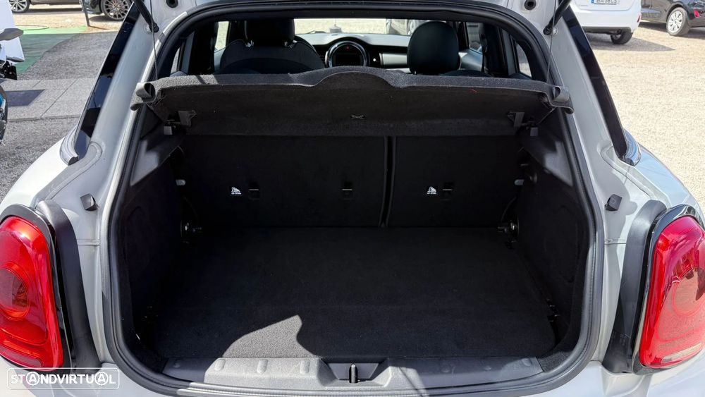 MINI 5 Portas Cooper D Auto - 9