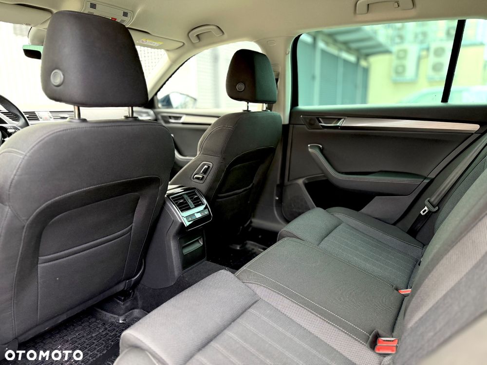 Skoda Superb 2.0 TDI SCR Style DSG - 23