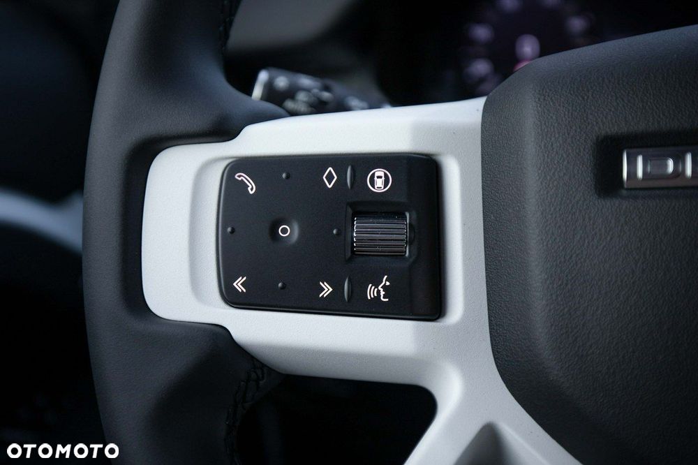 Land Rover Defender - 18