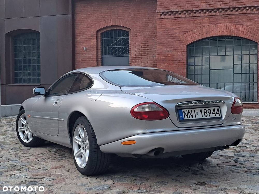 Jaguar XK Coupe - 9