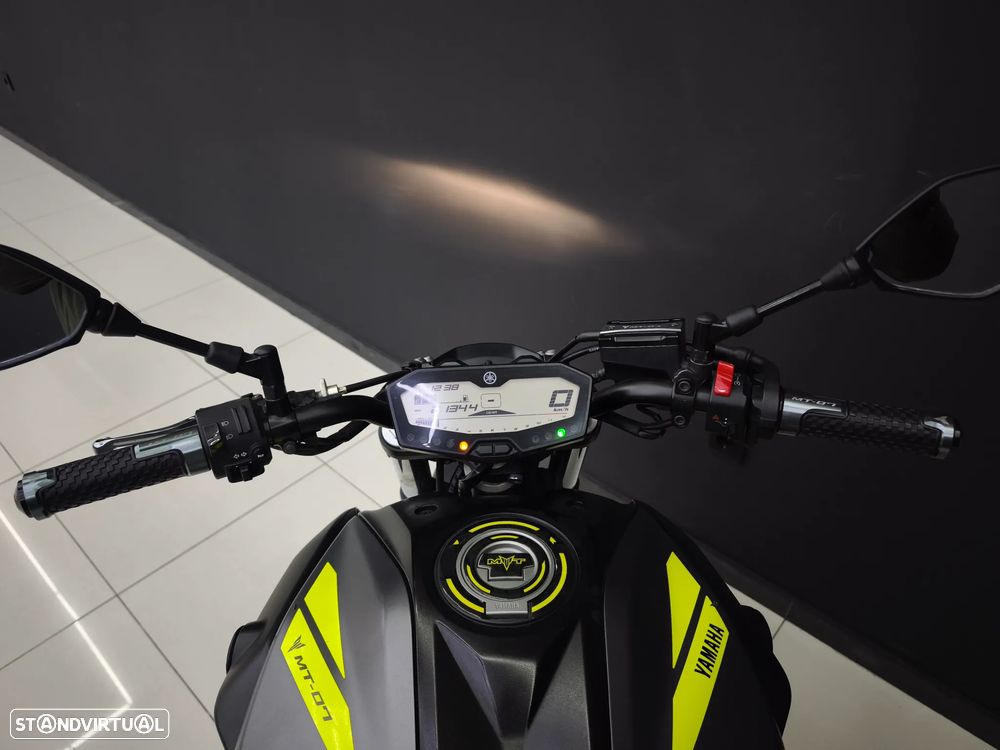 Yamaha MT-07 Night Fluo - 9