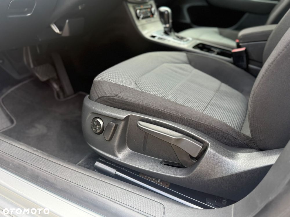 Volkswagen Passat - 20