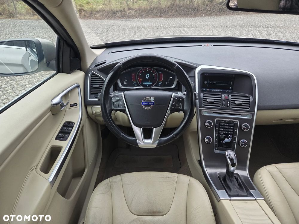 Volvo XC 60 T6 AWD Momentum - 9