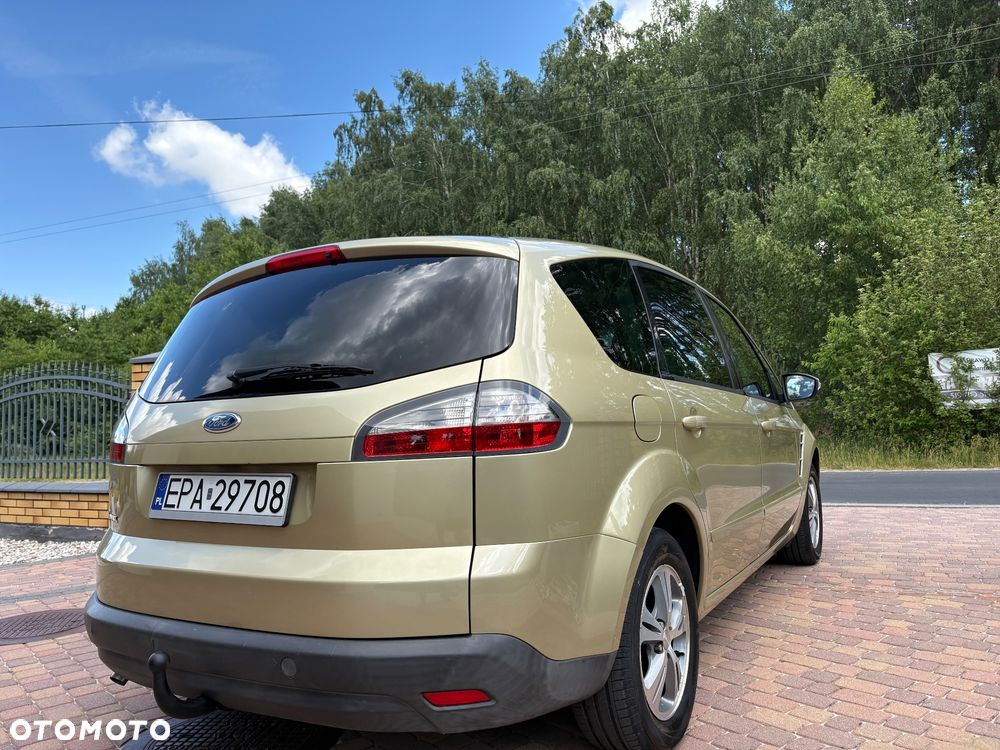 Ford S-Max - 11