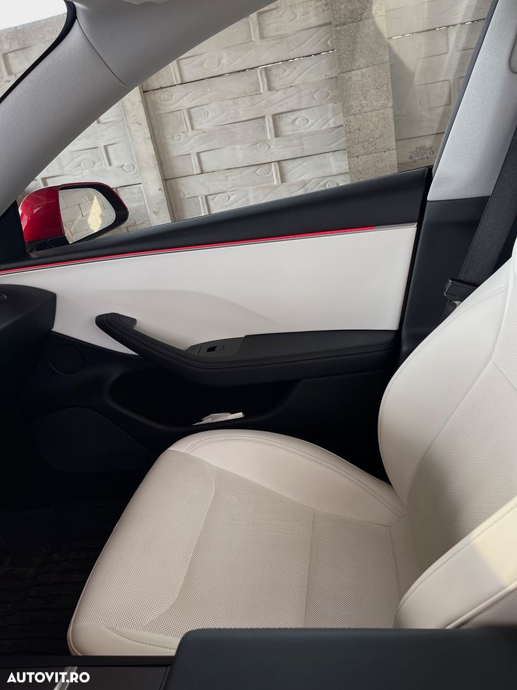 Tesla Model 3 - 11